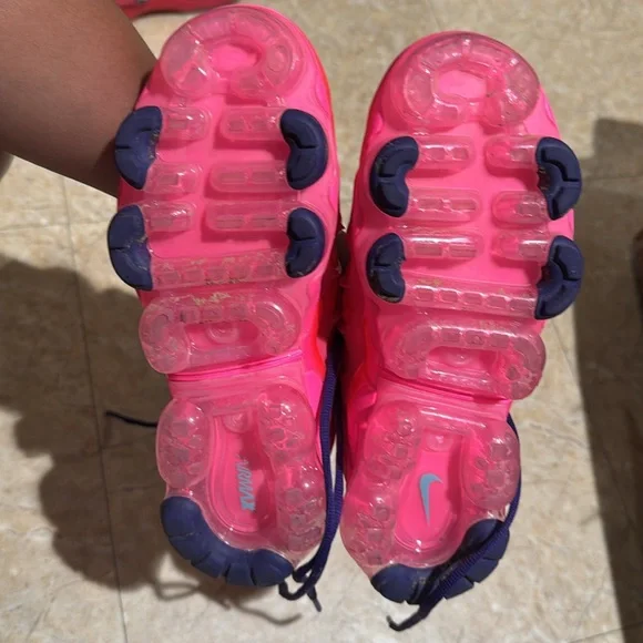 Women’s Nike Air Vapormax Plus 7.5 Bright Crimson - Picture 4 of 10